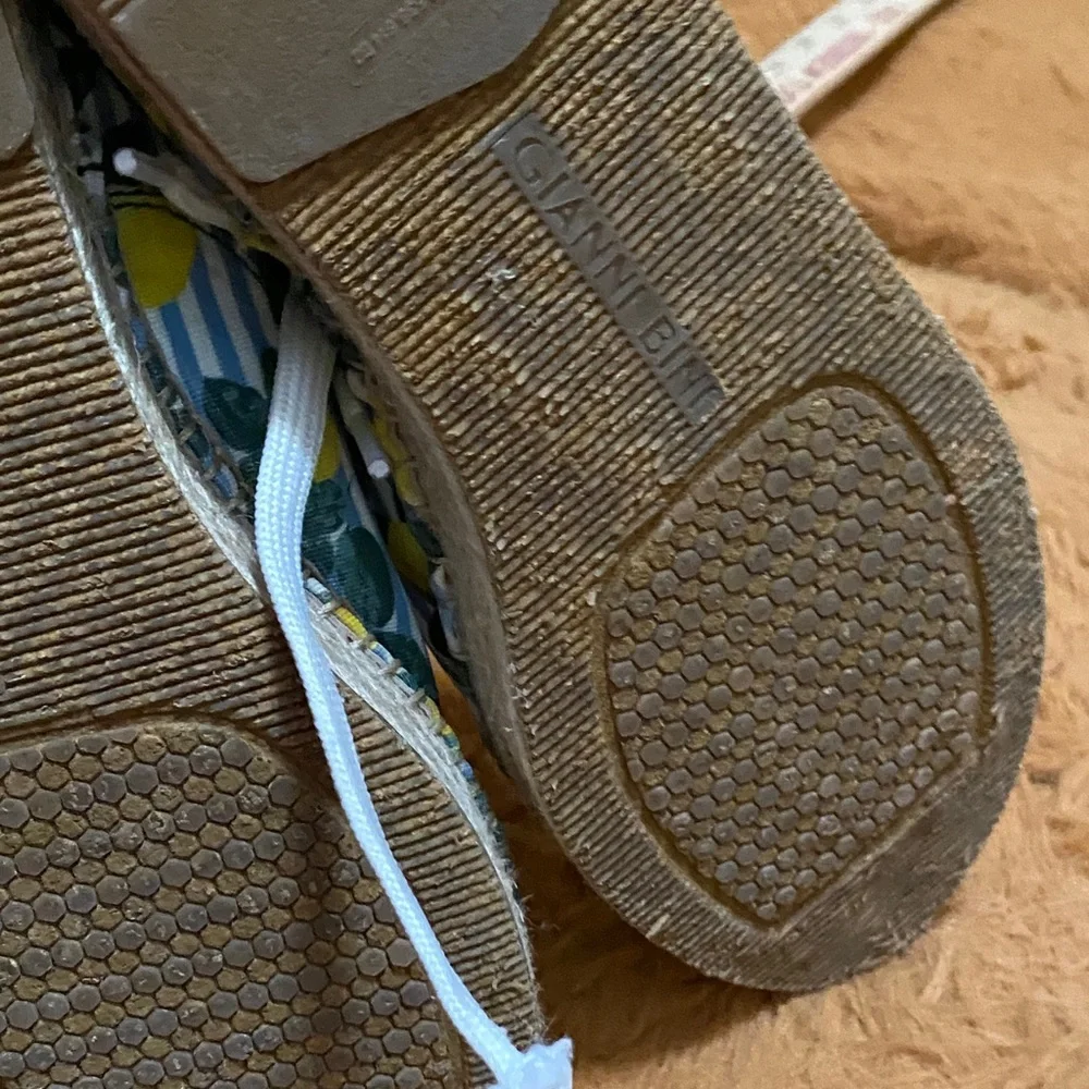 Gianni Bini Sneakers - Blue and Yellow Lemon Print